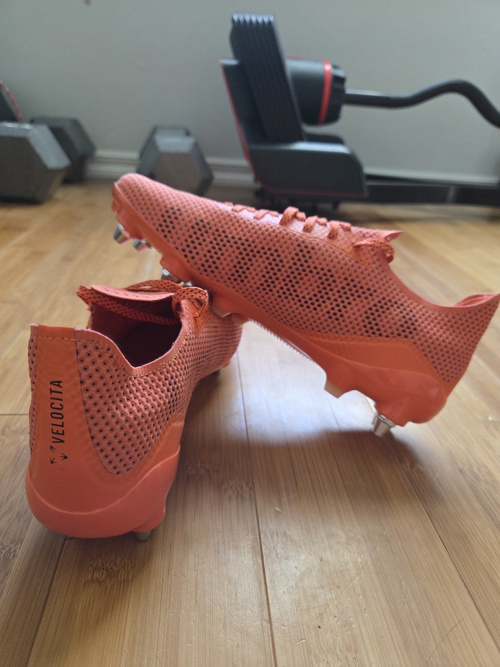 Umbro Velocita Matrix Pro SG Size 7 Women’s Orange Lightweight Soccer Cleats